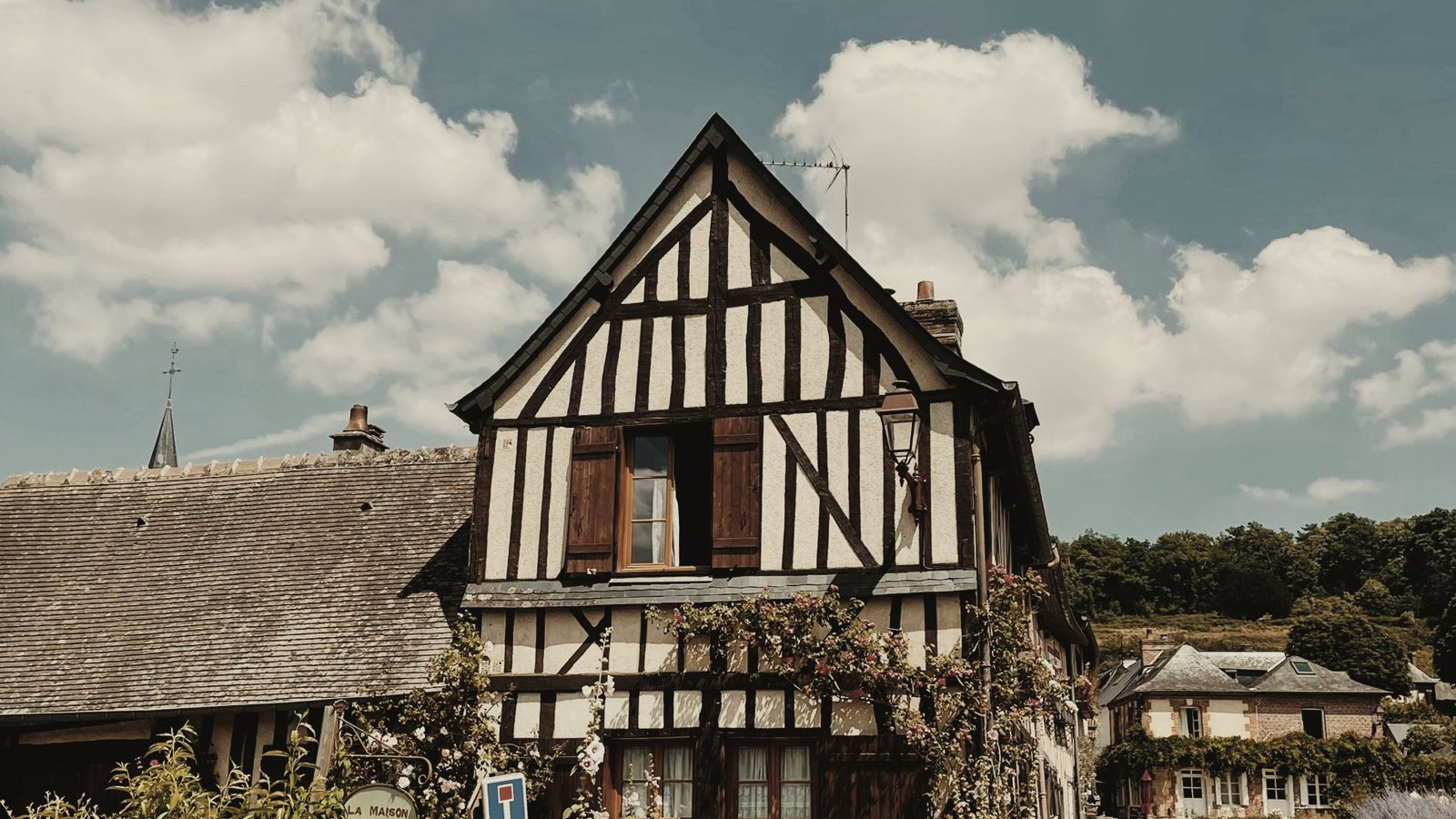 Maison à colombages au Bec-Hellouin, dans l'Eure