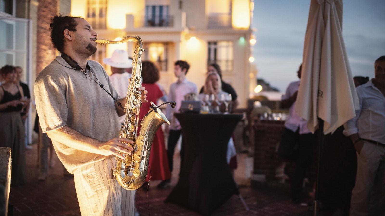 Saxophoniste en terrasse