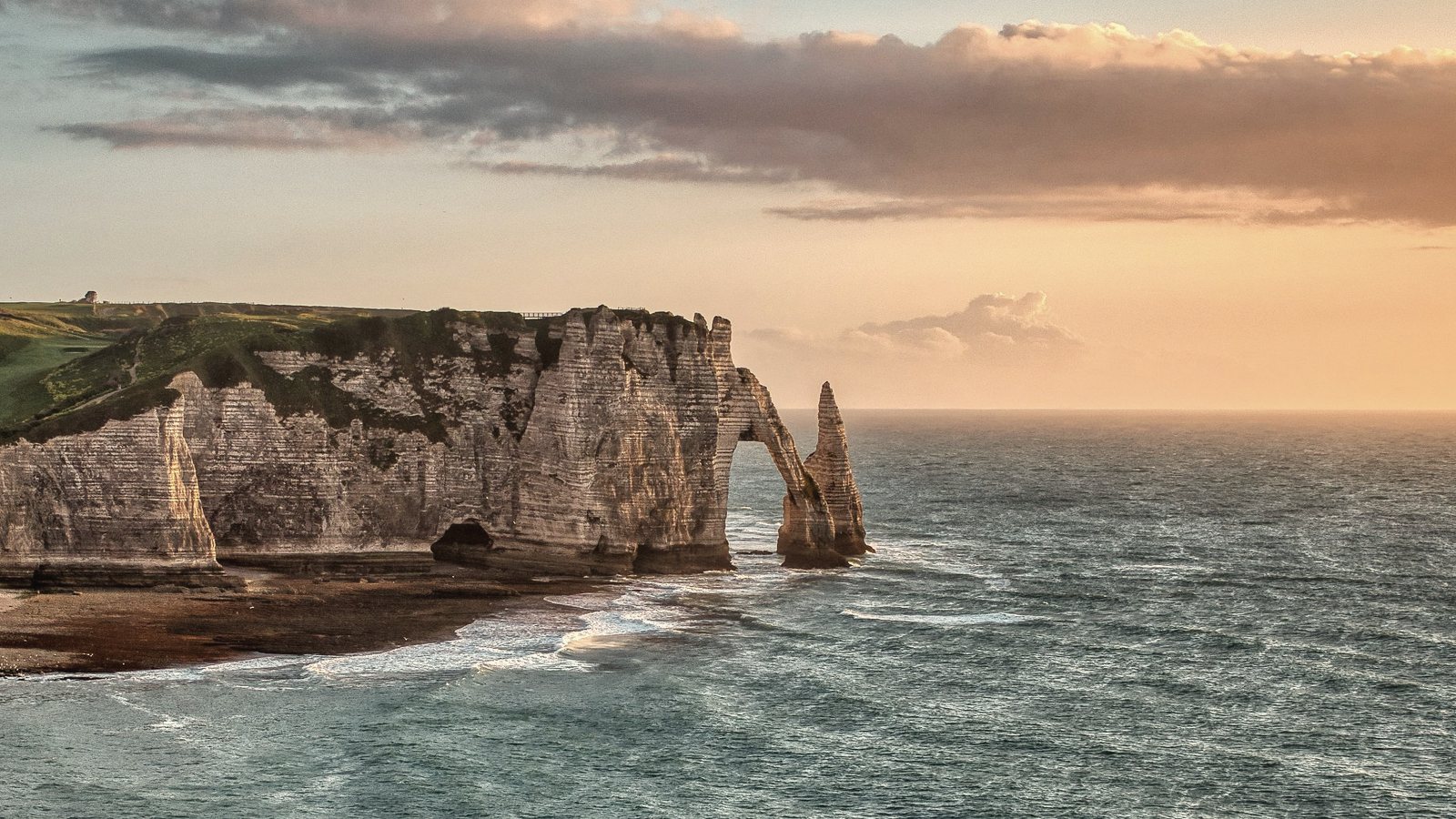 L'arche d'Étretat au coucher du soleil